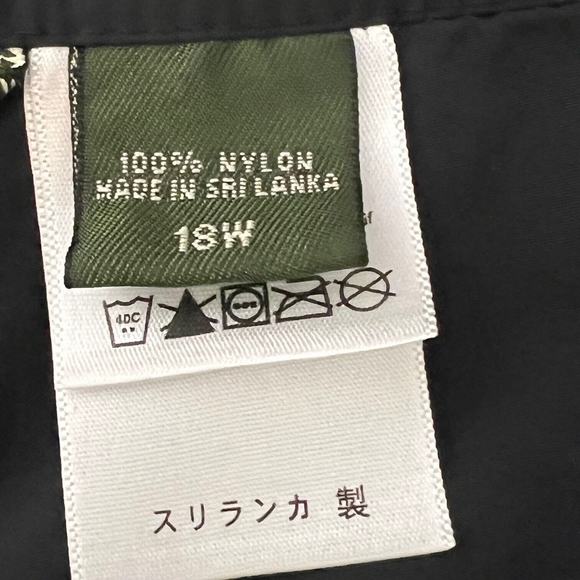 Eddie Bauer Womens Nylon Shorts Size 18W Black Zipper Drawstring - Picture 5 of 5